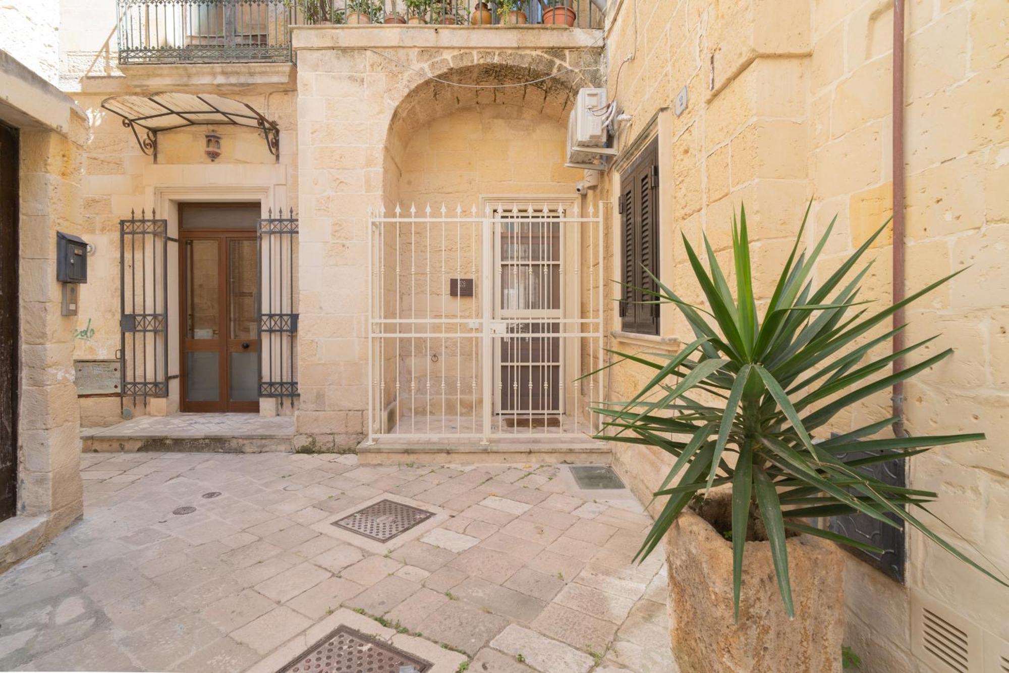 Dimora Barocca Apartment Irene 莱切 外观 照片